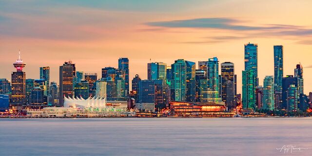  Vancouver's city skyline with our stunning panoramic image. This high-quality photograph captures the city's iconic architecture and natural beauty in exquisit