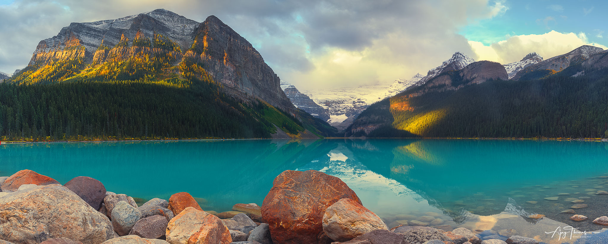 Panorama photo of Lake Louise